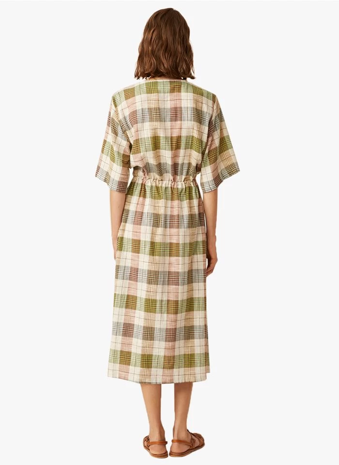 ERNESTINE - Halflange, Katoenen Jurk Met V-hals En Print | Veelkleurig 7 ERNESTINE - Halflange, Katoenen Jurk Met V-hals En Print | Veelkleurig - Image 5