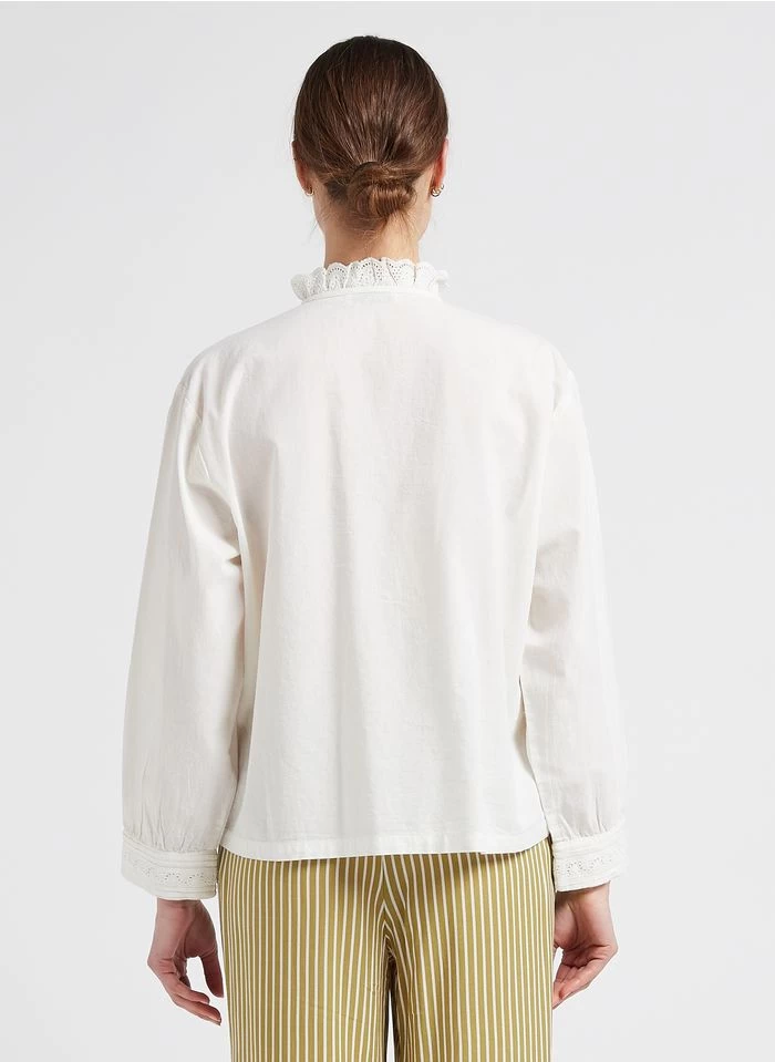 EURELIANA - Katoenen Blouse Met Opstaande Kraag En Borduursel | Wit 3 EURELIANA - Katoenen Blouse Met Opstaande Kraag En Borduursel | Wit - Image 2