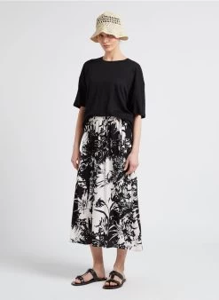 IDALINE - Linnen T-shirt Met Ronde Hals | Zwart -Wilson.NL 4099560