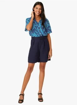 ELOIC - Soepelvallende Linnen Short | Blauw 17 ELOIC - Soepelvallende Linnen Short | Blauw -Wilson.NL 4213289